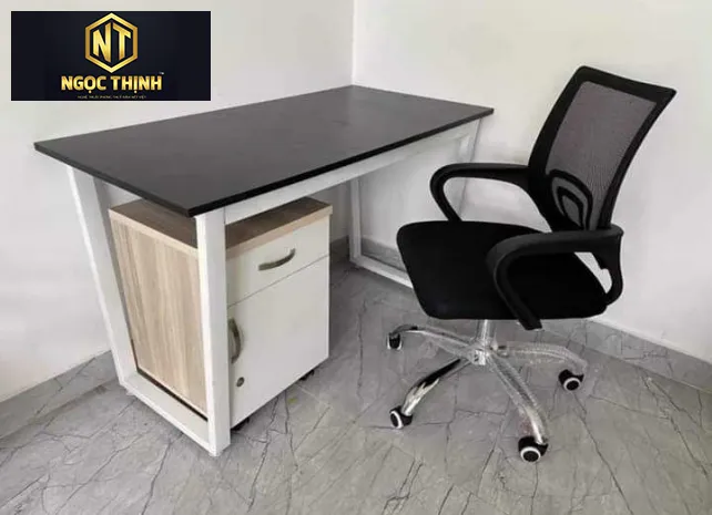 Xưởng Nội Thất Ngọc Thịnh - Bàn làm việc văn phòng có hộc tủ năm 2023